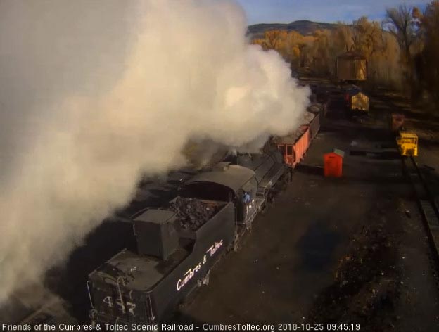 2018-10-25 The steam is really condensing in the cold morning air.jpg
