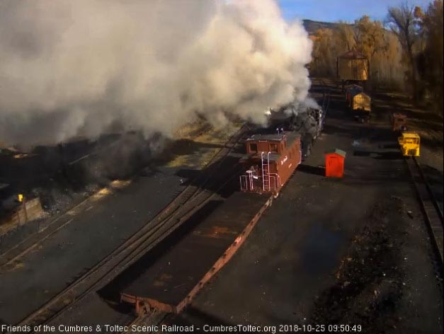 2018-10-25 The 484 has its train past the tipple.jpg