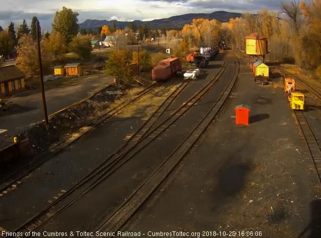 2018-10-25 The 487 brings its train of hoppers back into Chama.jpg