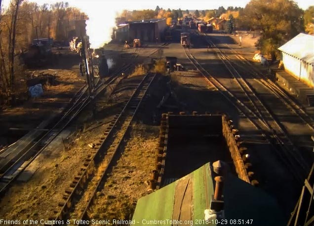 2018-10-29 The 487 has emerged and is pulling the 484 out from the east lead.jpg