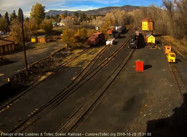 2018-10-29 The nice afternoon light illuminates the train.jpg