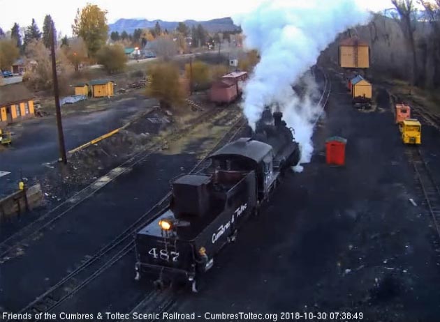 2018-10-30 The hostlers back down the main toward south yard, no coal stop since they still have plenty.jpg