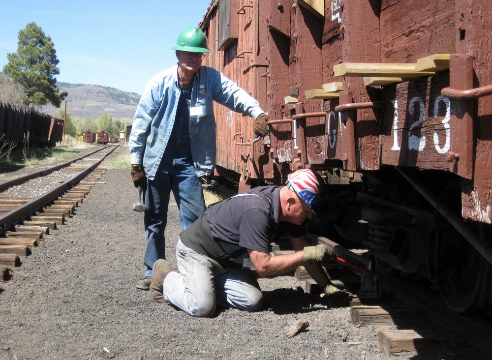 Art and Brooks fixing a bearting on Highside Gon 2312.JPG