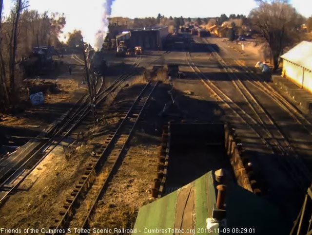 2018-11-09 488 now comes back to the north side pulling 487.jpg