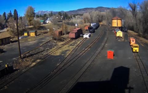 2018-11-09 The 487 takes water at the tank.jpg