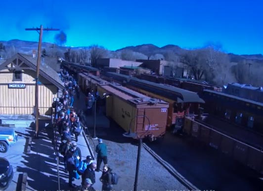 2018-11-10 Look at this post season crowd heading to ride.jpg