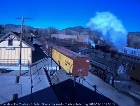 2018-11-10 After the stop, the 487 heads to the wye with its train.jpg