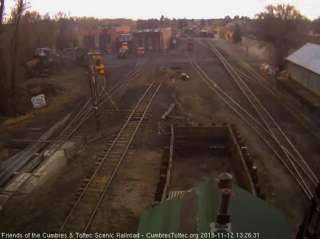 2018-11-12 15 now shoves the 487 body into the east lead.jpg
