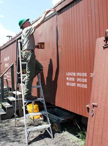 2019.06.21 Touching up the paint on the new dorr to the paint car 3686 (1 of 1).jpg