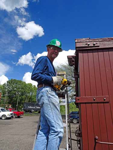 2019.06.18 Work goes on getting the paint car 3686 back in shape (1 of 1).jpg