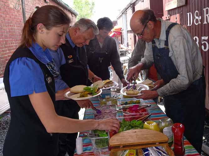 2019.06.27 The most popular lunch of the whole week, hamburger day (1 of 1).jpg