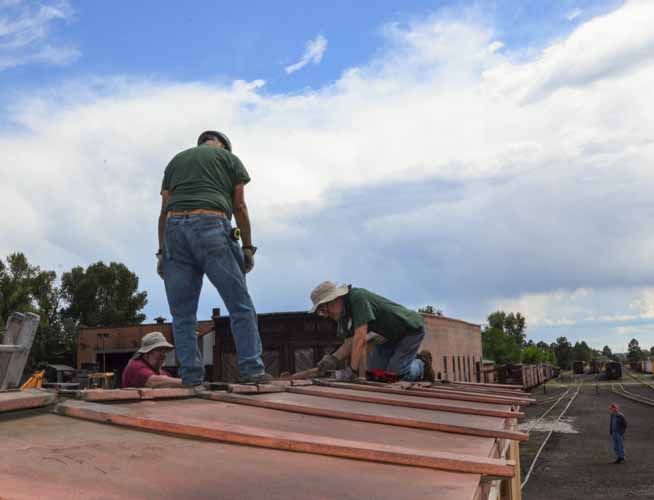 2019.07.29 Work on the roof cladding on car 3476 (1 of 1).jpg