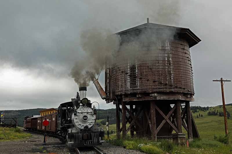 2019.08.03 315 and train pass the tank at Osier (1 of 1).jpg