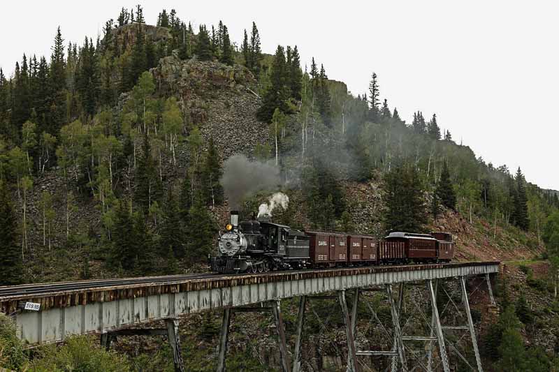 2019.08.03 315 and train do a runby over Cascade trestle (1 of 1).jpg