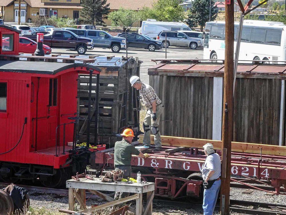 2019.09.24 da Nice elevated shot of the 6214 crew placing the new beams (1 of 1).jpg