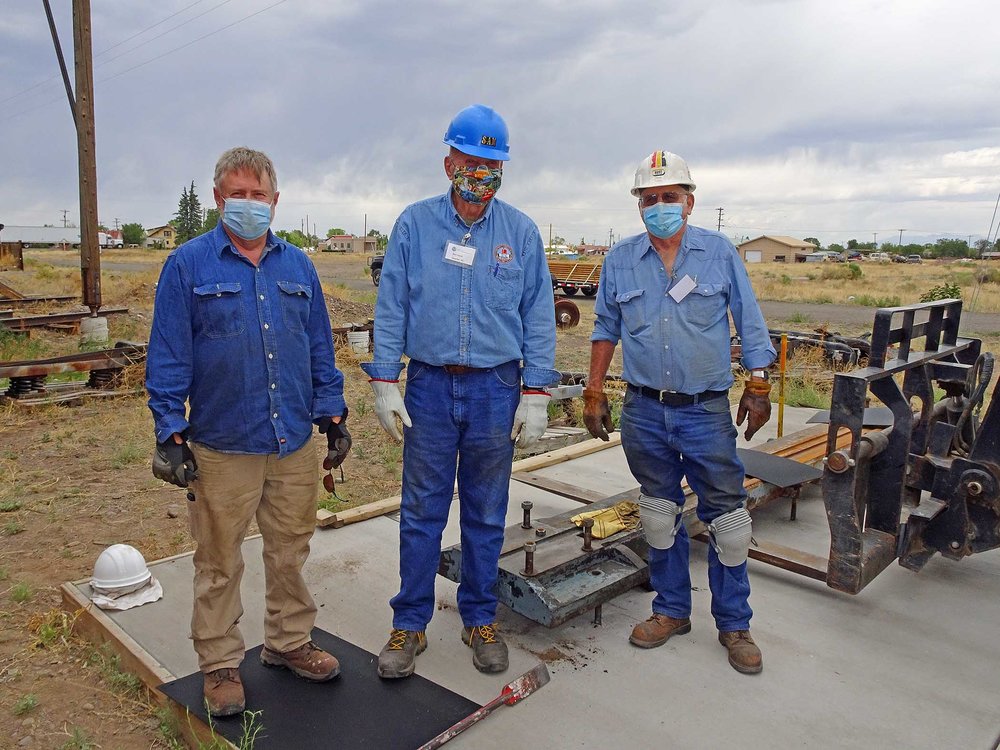 Crew who is working on the pad .jpg