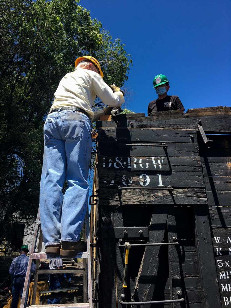 Crew working on the roof supports of stock car 5691 (1 of 1).jpg