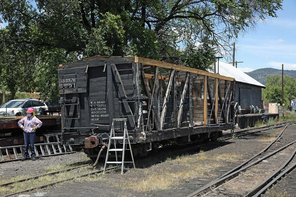 1 Back in Chama, we have a shot of the rebuilding of stock car 5691.jpg