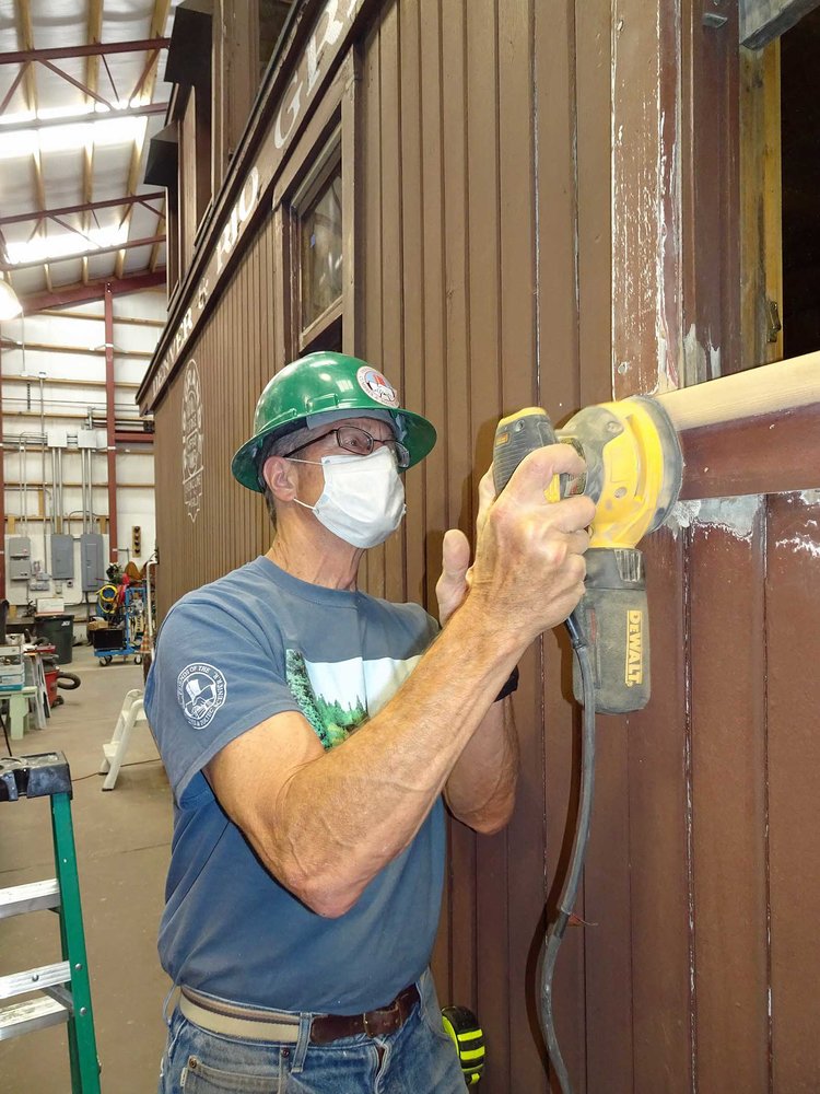 Work continues on the outside of caboose 5635.jpg