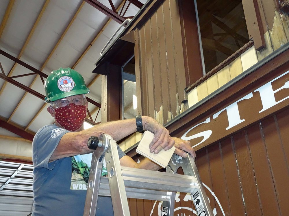 More finishing work on the caboose 5635.jpg