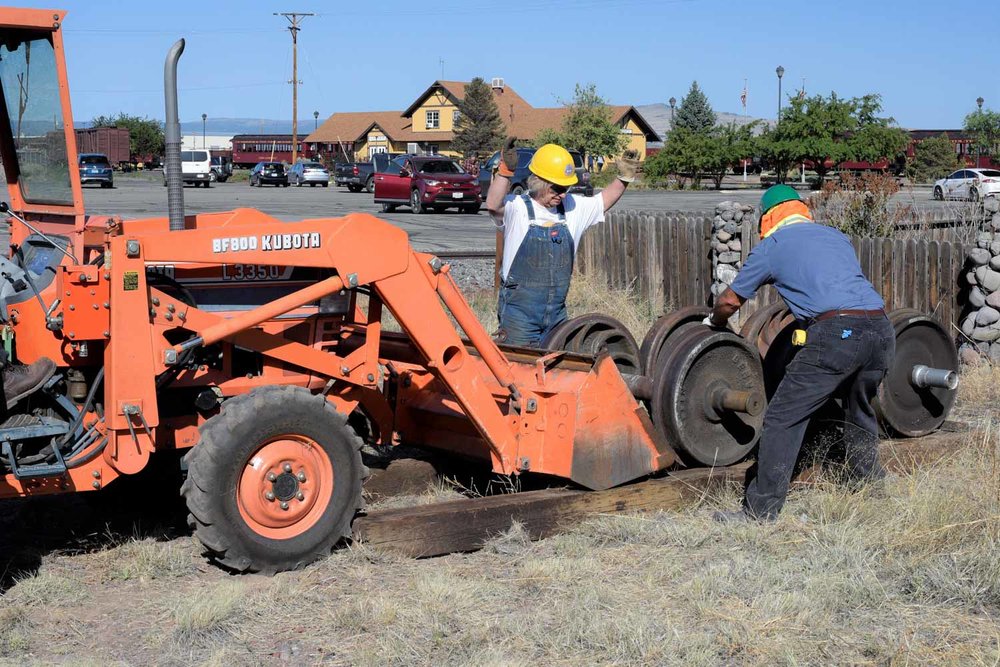 And the loader is now getting that wheel set ready to pick up (1 of 1).jpg