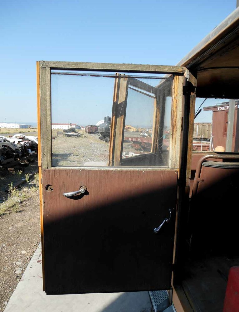 A look at the inside of the left rear door on MW02 before removal (1 of 1).jpg