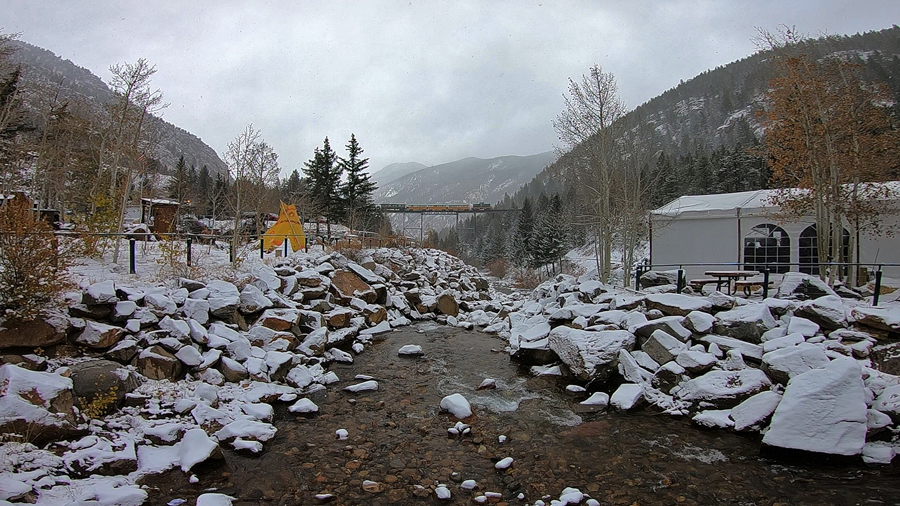 10-20-19Snow1934eastboundhighbridgethumbnail.jpg