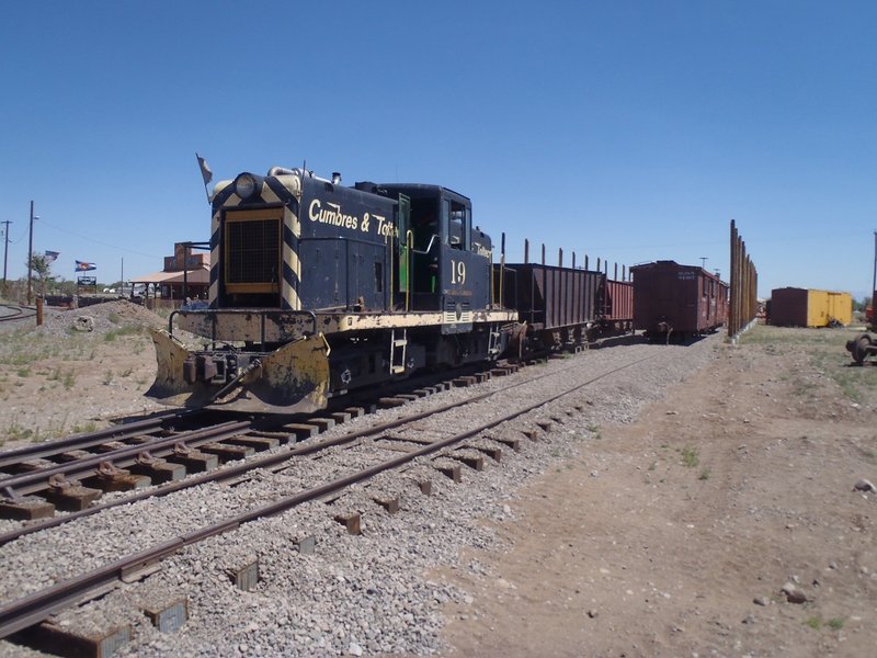 Pineapple dumping ballast on center rail in Car Shelter.jpg