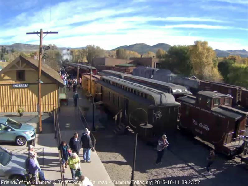 10.11.15 Nice shorty caboose on today's 216.jpg