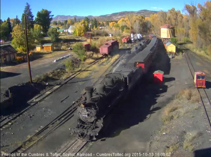 10.13.15 484 brings a 10 car 215 into Chama.jpg