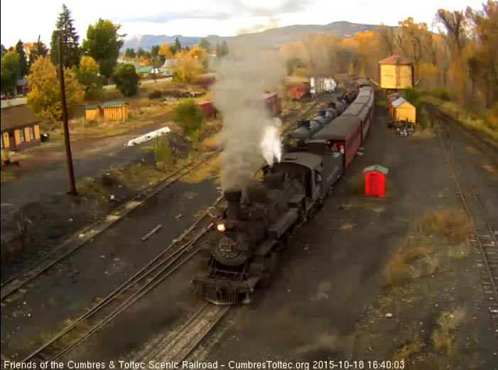 10.18.15 488 comes into Chama yard with 215.jpg