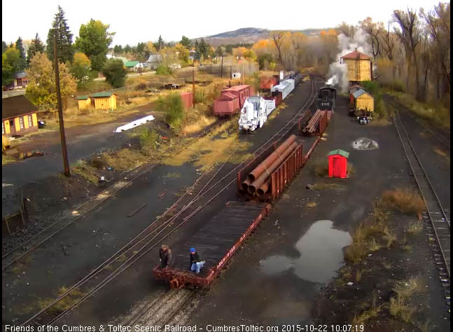 10.22.15 488 is shoving the pipe loads toward south yard.jpg