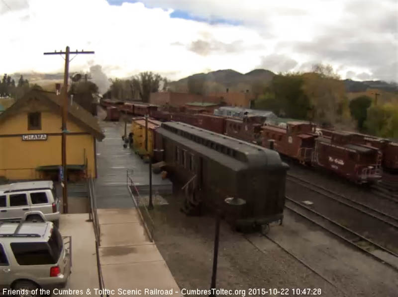 10.22.15 488 has grabbed quite a cut of cars out of south yard.jpg