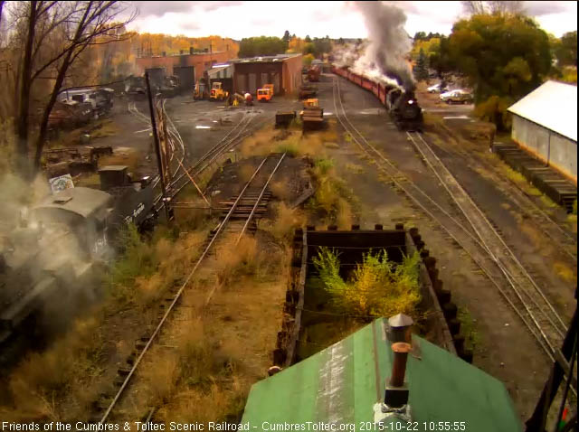 10.22.15 484 has come to the pit as 488 continues switching.jpg