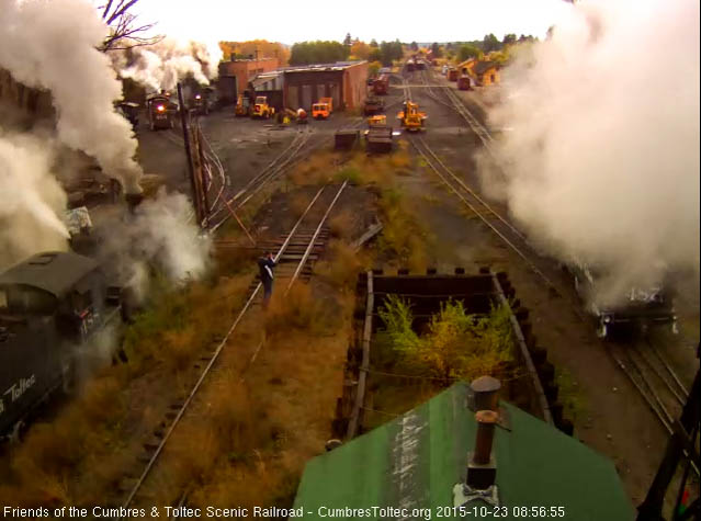 10.23.15 488 is at the pit as 487 moves to south yard.jpg