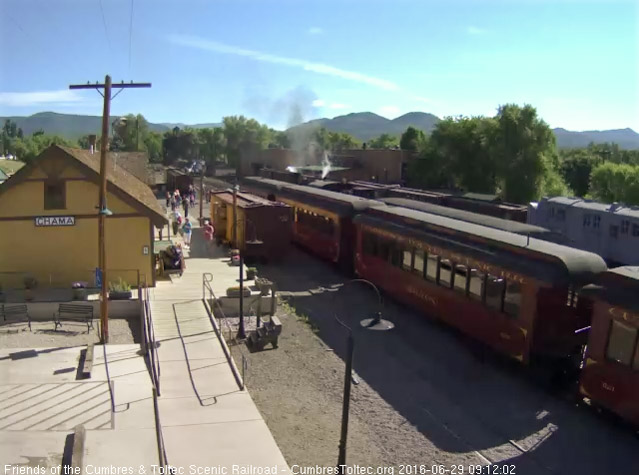 6.29.16 484 retrieves an extra coach from south yard.jpg