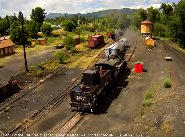 7.15.16 487 backs toward the coal dock lead switch.jpg